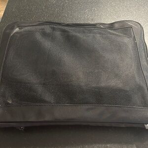 Monosi packing cubes